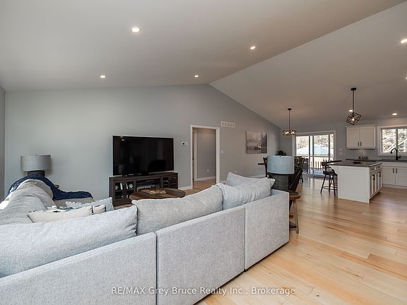 3rd image of 611 6th St N