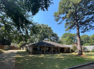 1537 Northlake Cir, Jackson, MS 39211