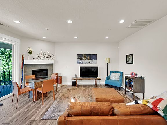 5th image of 3332 Santa Fe Rd