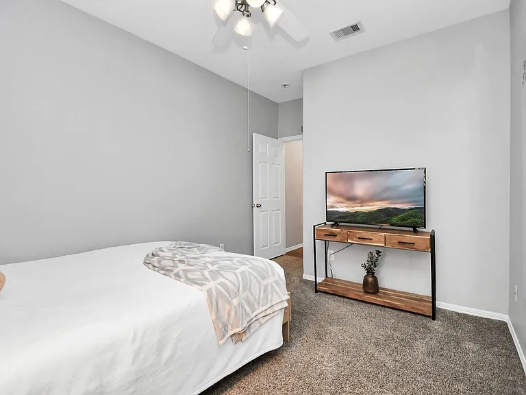 8624 Sunset Loch Dr — Photo 29
