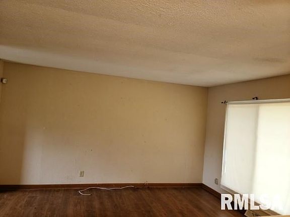 3rd image of 4008 W Creighton Ter