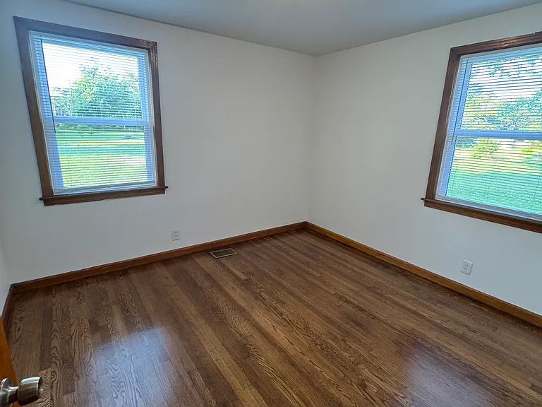3001 Hillhurst Dr — Photo 10