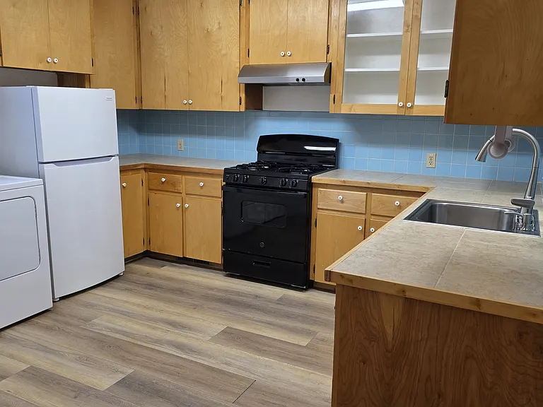 525 Agua Fria St #D — Photo 7
