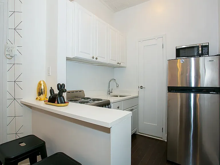 349 W Broadway #2 — Photo 6