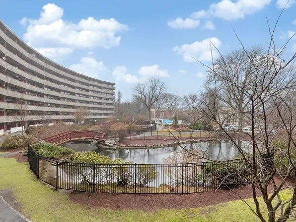 200 Swanton St APT L25, Winchester, MA 01890