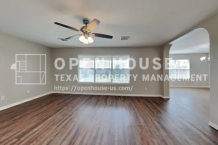 3 bed, 2.5 bath, 2460 sqft, $2,250 — Photo 4