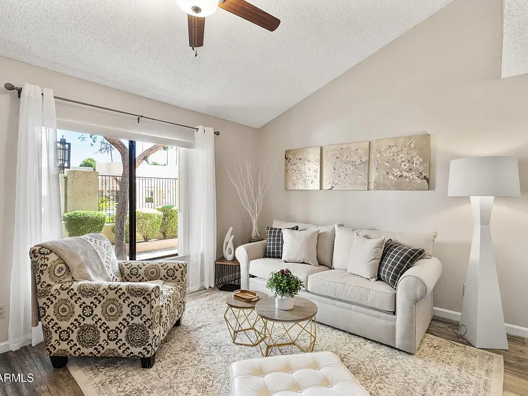 719 E Lola Dr — Photo 8