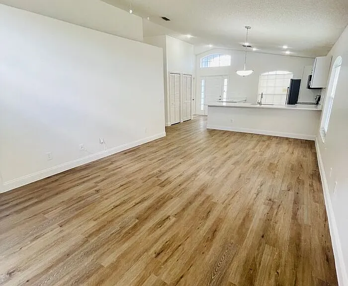13403 Greenpointe Dr — Photo 4
