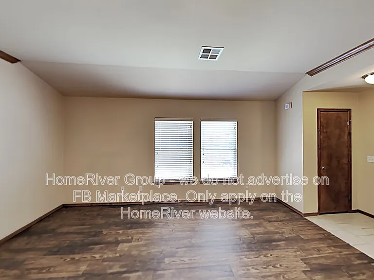 11005 SW 5th St — Photo 5
