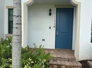 11718 SW 13th Ct, Pembroke Pines, FL 33025