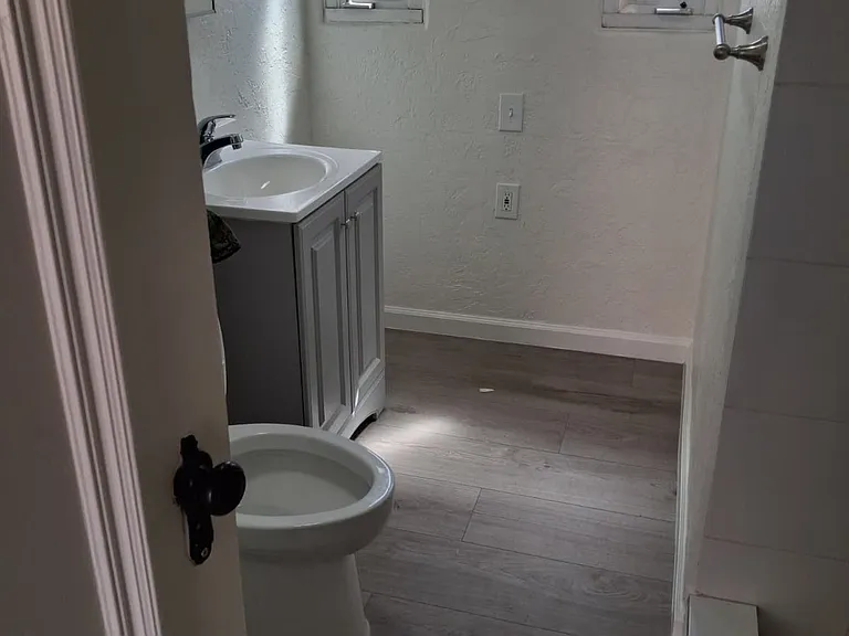 626 Emory St — Photo 17