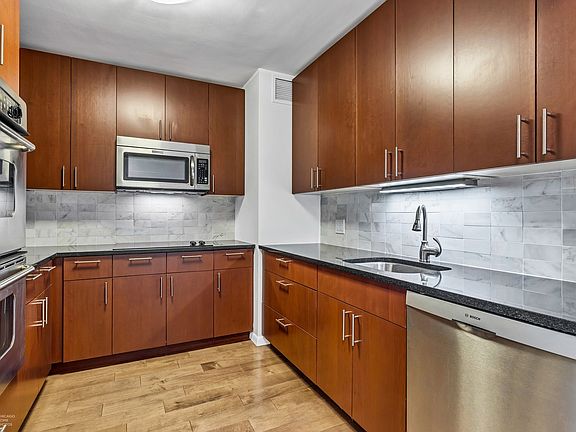 5th image of 777 N Michigan Ave APT 1700