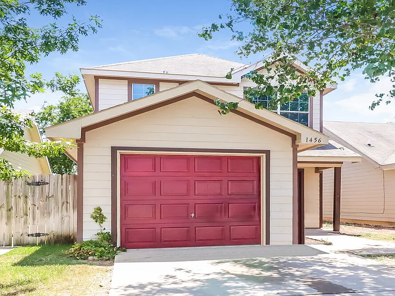 1456 Pine Ln — Photo 4