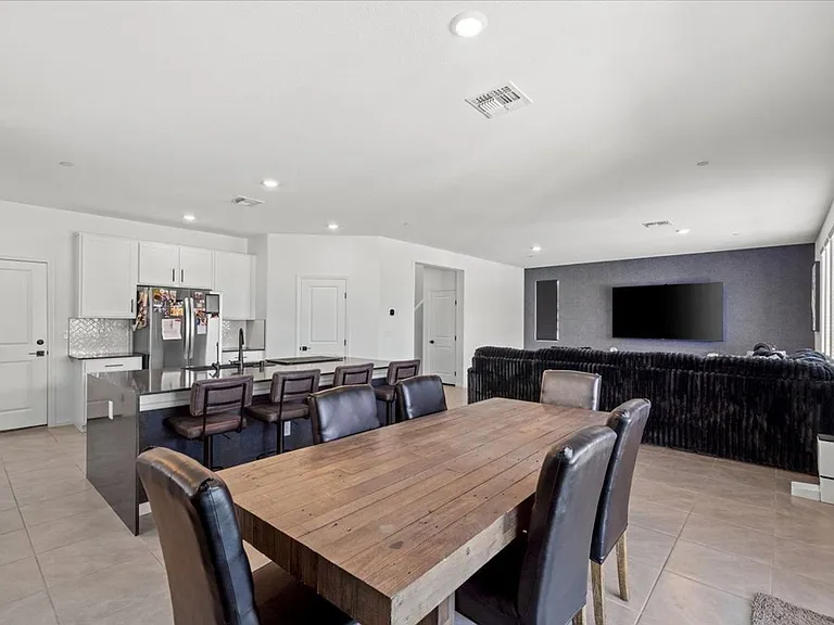 10021 Locking Biner Ave — Photo 6