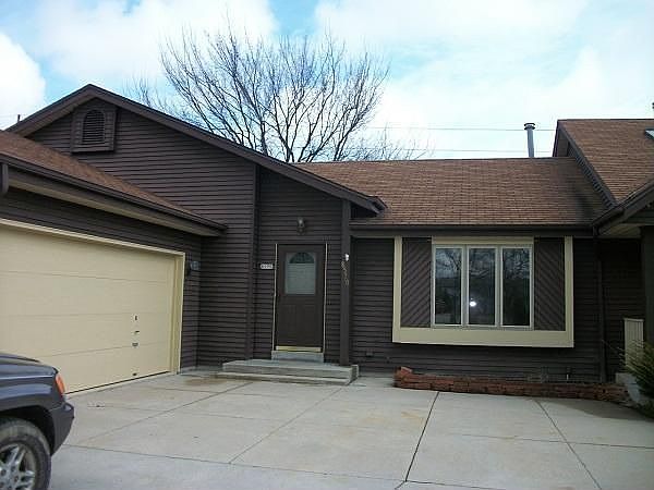 1st image of 8570 N Meadowside Ct