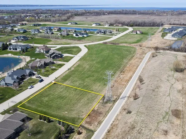 1194 Spring Lake Dr #27, Fond Du Lac, WI 54935