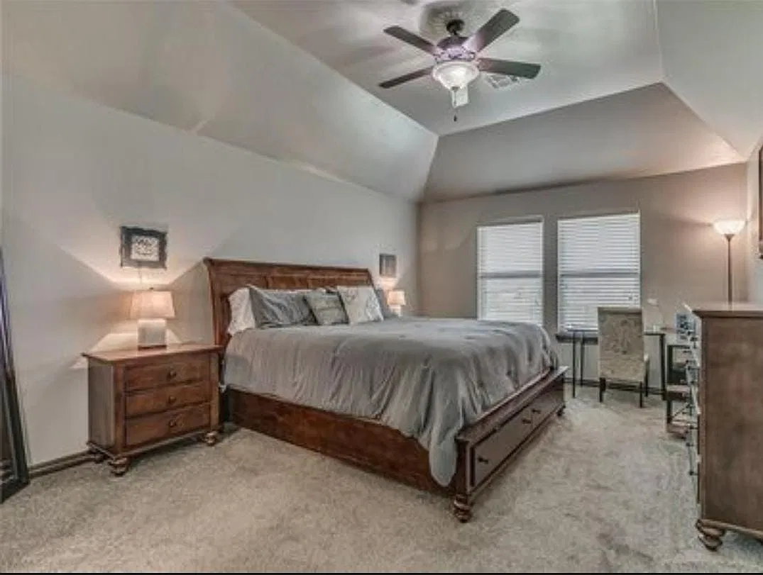 4 bed, 1926 sqft, $2,400 — Photo 4