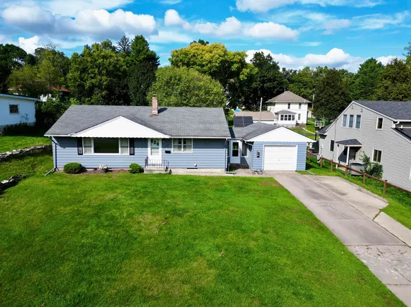 408 North St, Decorah, IA 52101