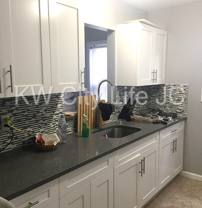2nd image of 220 Whiton St