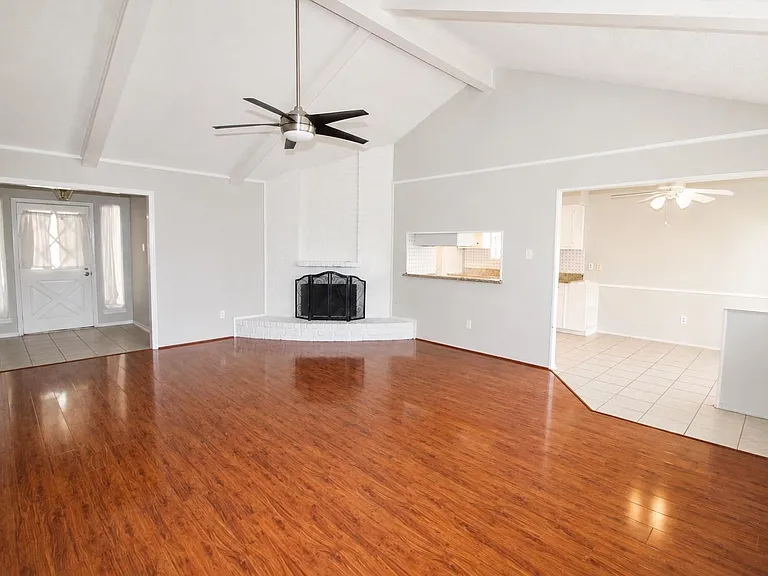13511 Brook Hollow Dr — Photo 2