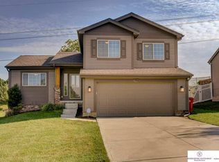 17008 Rampart St, Omaha, NE 68136