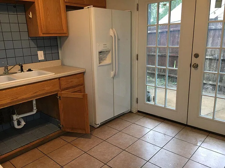 2300 Live Oak St #4 — Photo 1