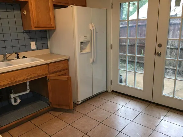 2300 Live Oak St #4, Commerce, TX 75428