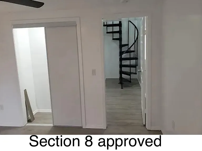 1215 E Whittaker St #B — Photo 13