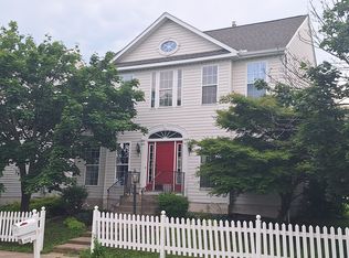 3512 Park Overlook Dr, Dayton, OH 45431