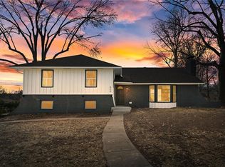 809 N Swope Dr, Independence, MO 64056