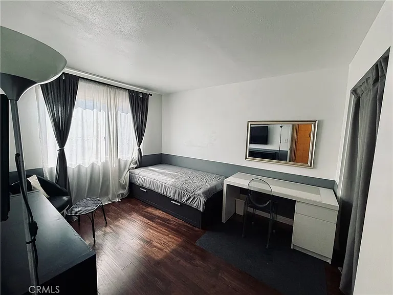 8435 Burnet Ave — Photo 13