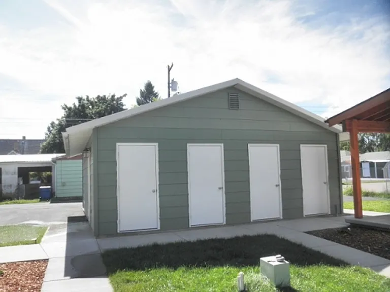 1413 Defoe St — Photo 20