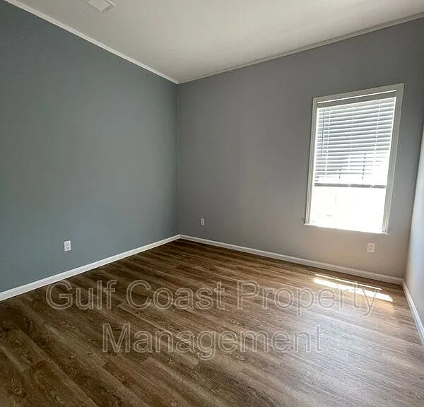 3200 Holly Ave — Photo 24