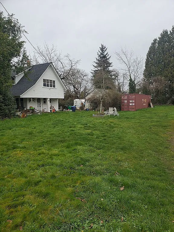 3235 SE Harrison St photo 1