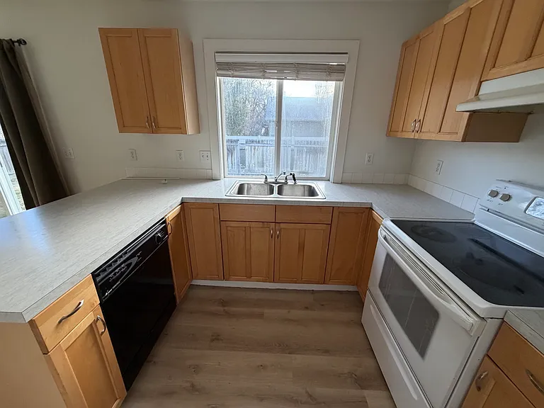 1122 S Ada St — Photo 13