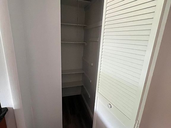 3rd image of 2827 Torrey Ave