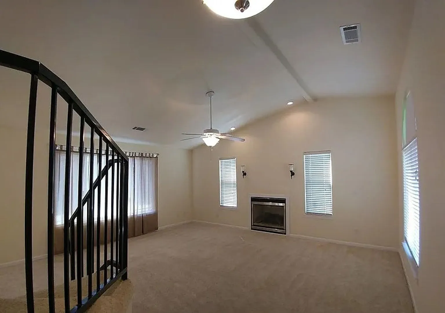 Large 3 Bed 3 Bath House In Lake California — Photo 2