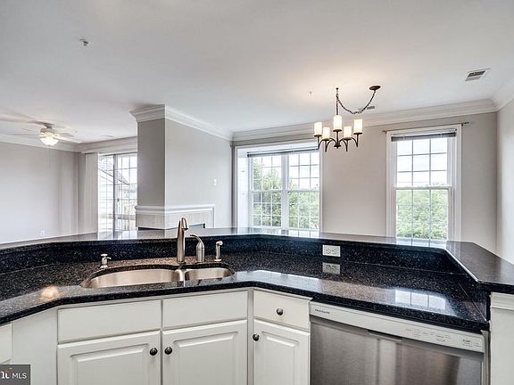 2nd image of 1725 W Braddock Pl #301