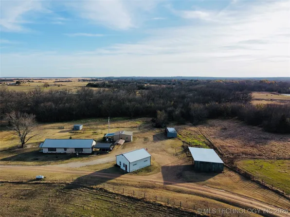 2015 S 14th St, Okemah, OK 74859