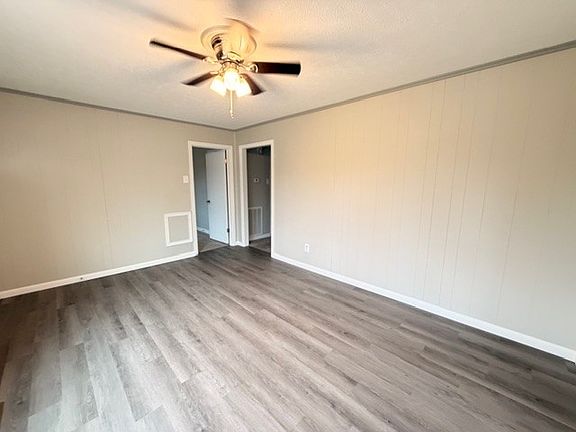 3rd image of 3619 Gale Ln
