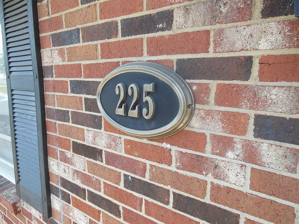 1st image of 225 Kimberly Heights Dr