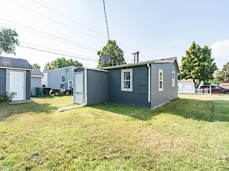 1908 E Rosser Ave — Photo 14