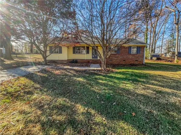 5506 Wood Leaf Dr, Greensboro, NC 27406