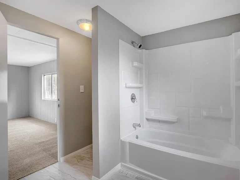 136 Sir Thomas Dr — Photo 26