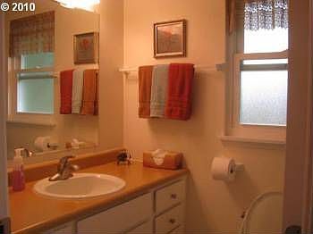 3rd image of 1403 SE Beaver Creek Ln