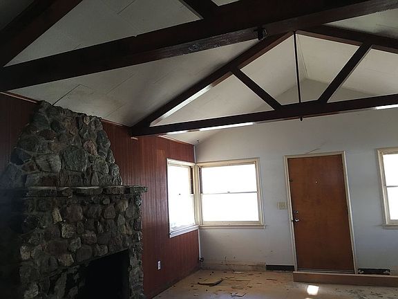 3rd image of 140 Schindler St