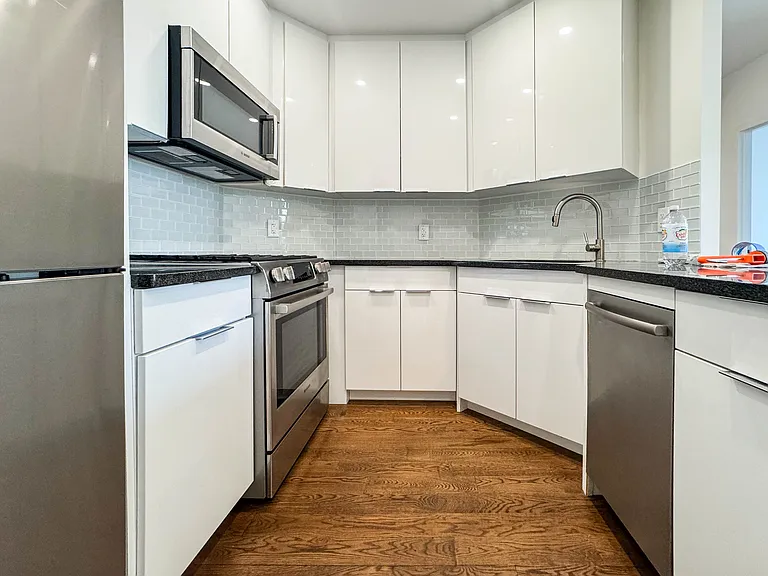 689 Leonard St #3A — Photo 5