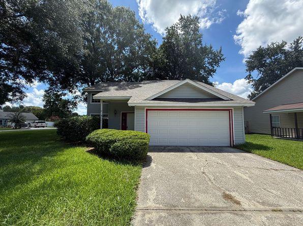 141 Lake Wellington Dr