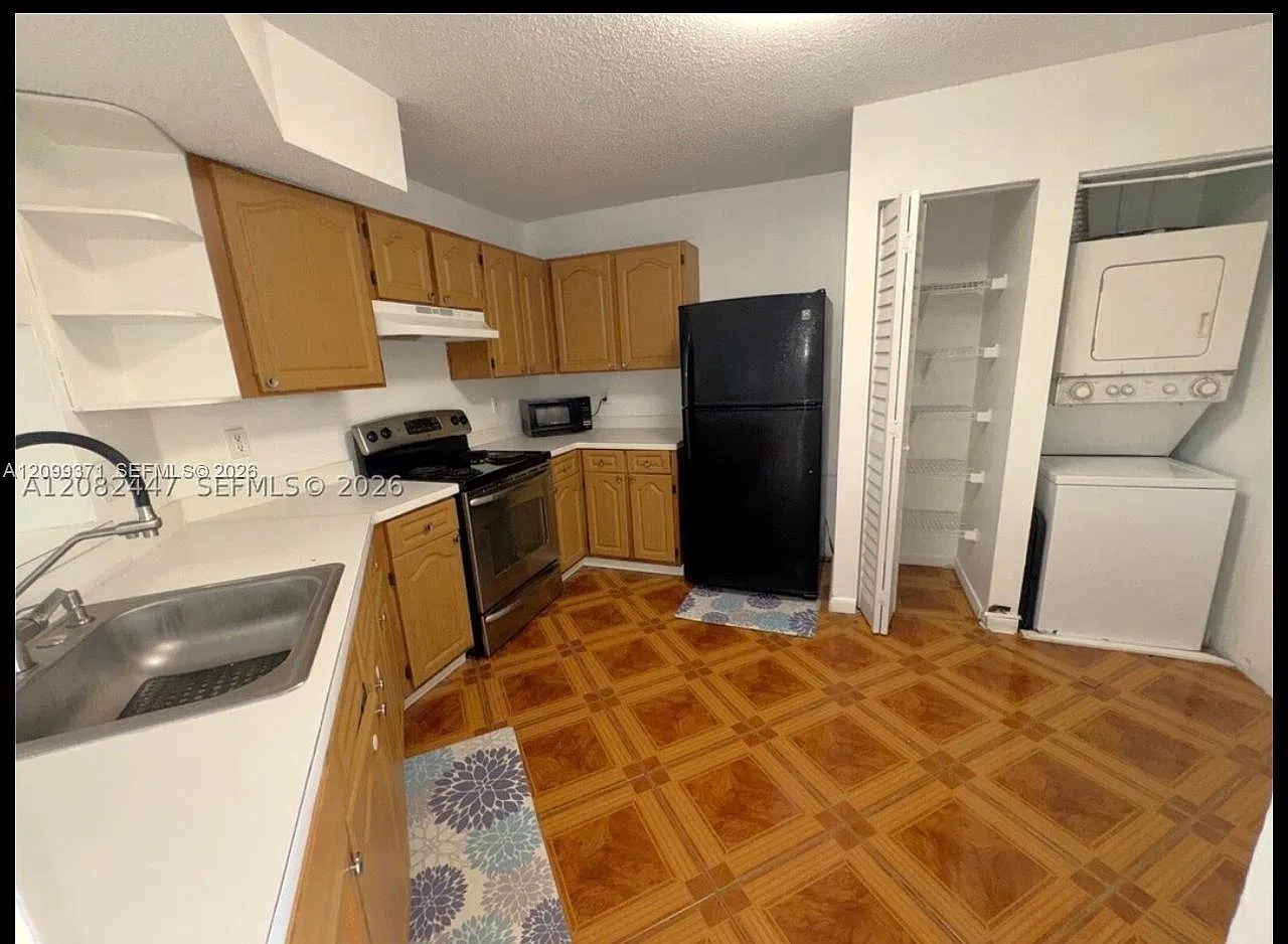 Lakeshore Condo 11 — Photo 3