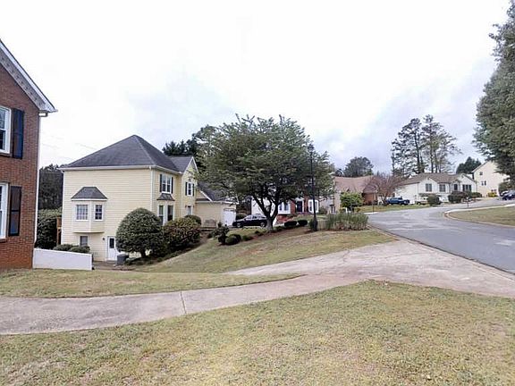 2nd image of 1311 Green Oak Cir